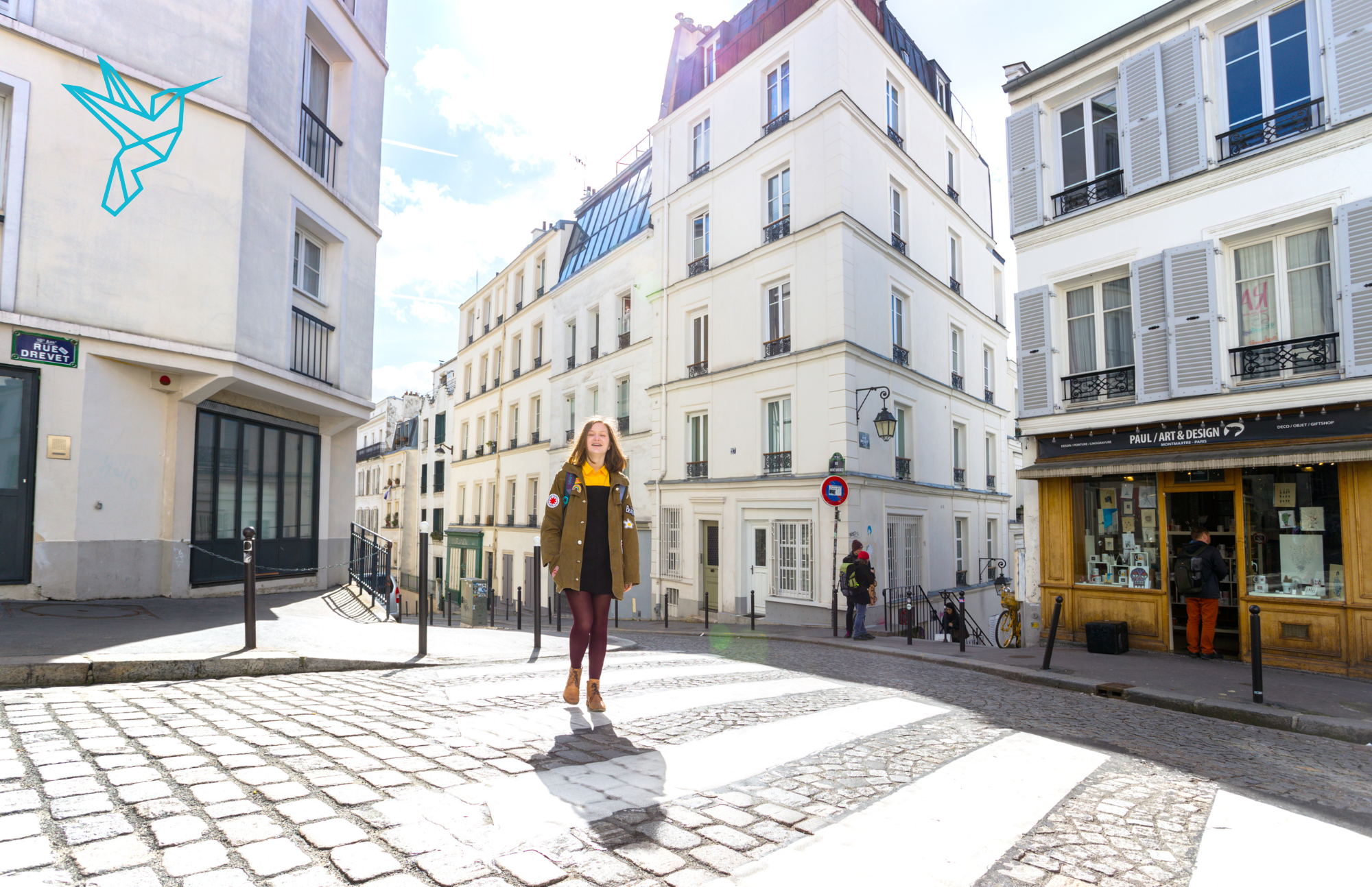 montmartre woman traveler